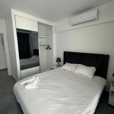 One-bedroom And Luxury Penthouse In Courtyard Long Complex Lejlighed Kyperounta
