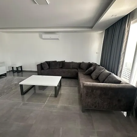 One-bedroom And Luxury Penthouse In Courtyard Long Complex * Kyperounta