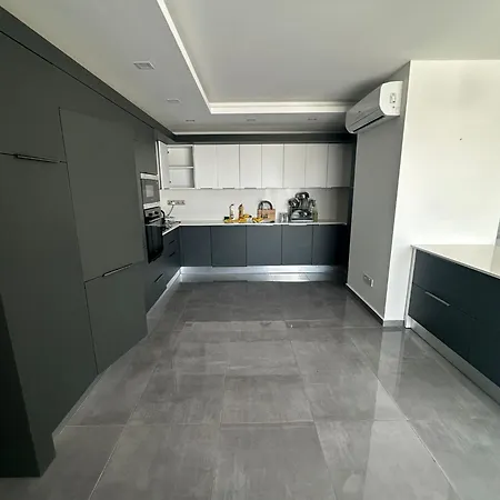 One-bedroom And Luxury Penthouse In Courtyard Long Complex Lejlighed Kyperounta