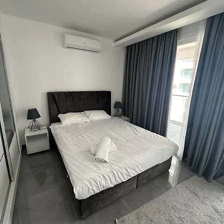 One-bedroom And Luxury Penthouse In Courtyard Long Complex Kyperounta
