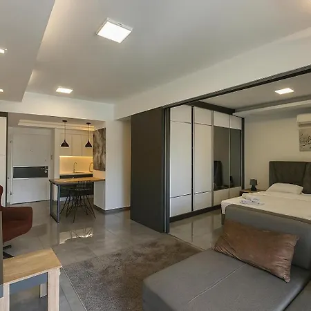 One-bedroom And Luxury Penthouse In Courtyard Long Complex Апартаменты Киперунта