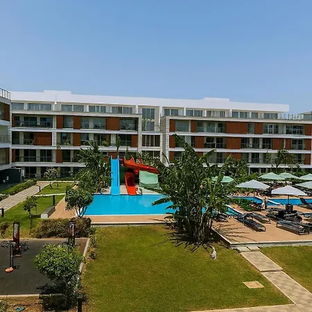 One-bedroom And Luxury Penthouse In Courtyard Long Complex Киперунта