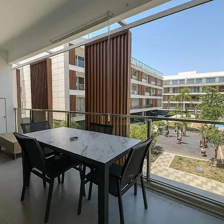 One-bedroom And Luxury Penthouse In Courtyard Long Complex *