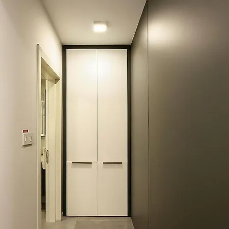 One-bedroom And Luxury Penthouse In Courtyard Long Complex Апартаменты *