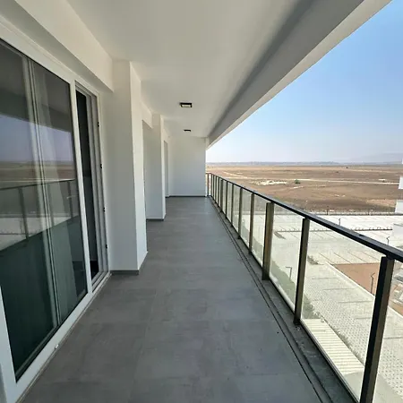 One-bedroom And Luxury Penthouse In Courtyard Long Complex Апартаменты