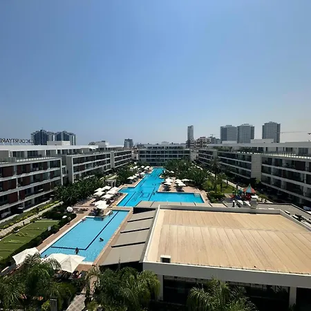 Апартаменты One-bedroom And Luxury Penthouse In Courtyard Long Complex *