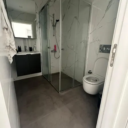 Апартаменты One-bedroom And Luxury Penthouse In Courtyard Long Complex Киперунта
