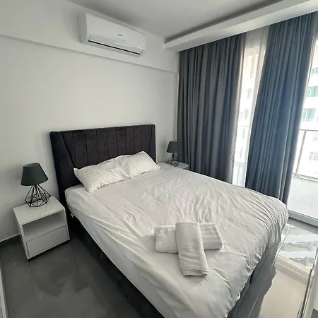 One-bedroom And Luxury Penthouse In Courtyard Long Complex