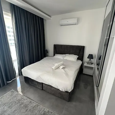 One-bedroom And Luxury Penthouse In Courtyard Long Complex * 基佩朗达